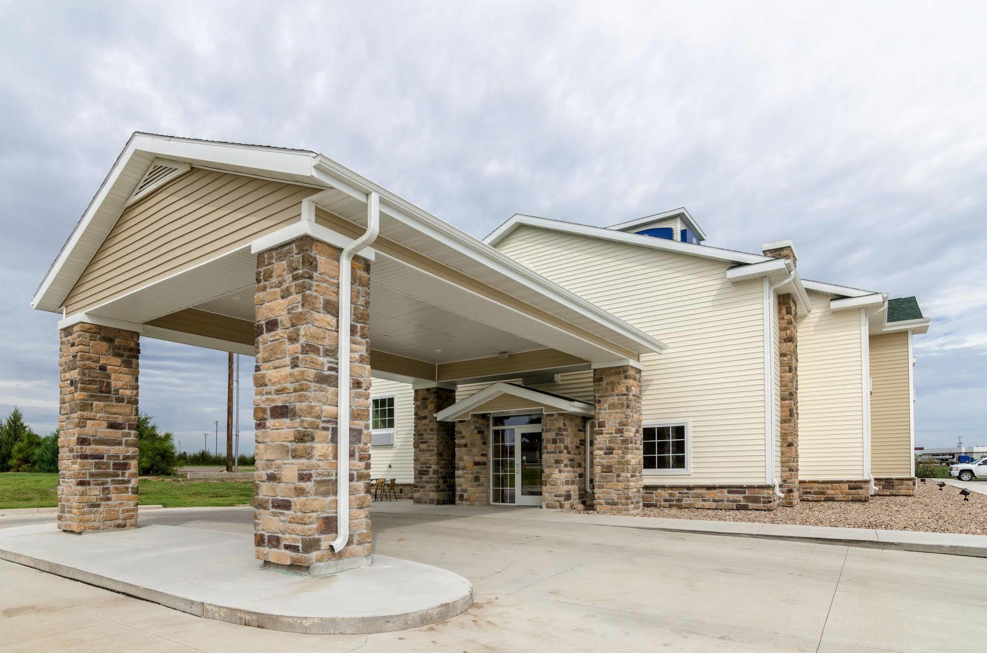 Cobblestone Inn & Suites - Oberlin Exterior foto